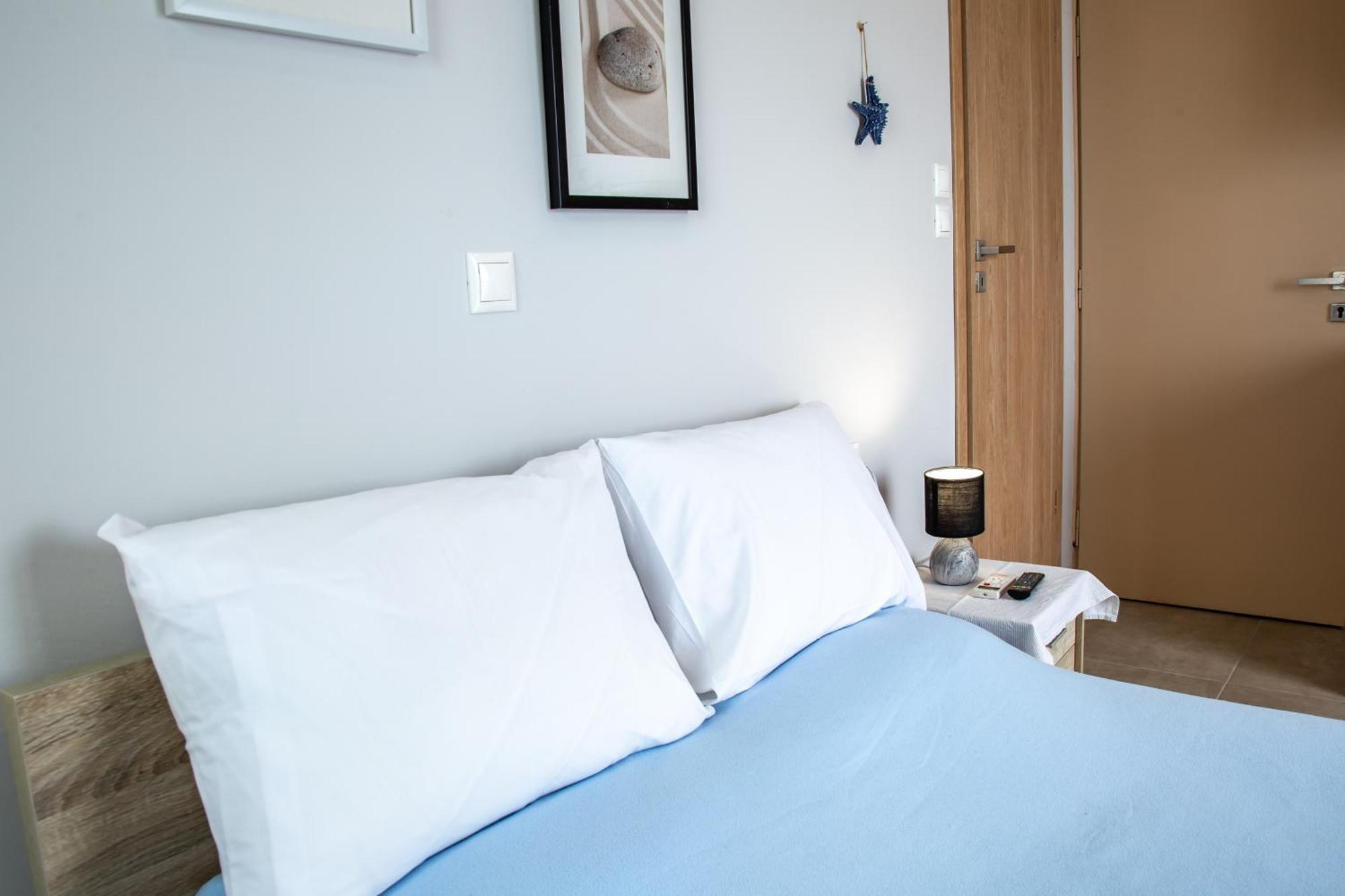 Nefeli Rooms Agia Marina Екстериор снимка