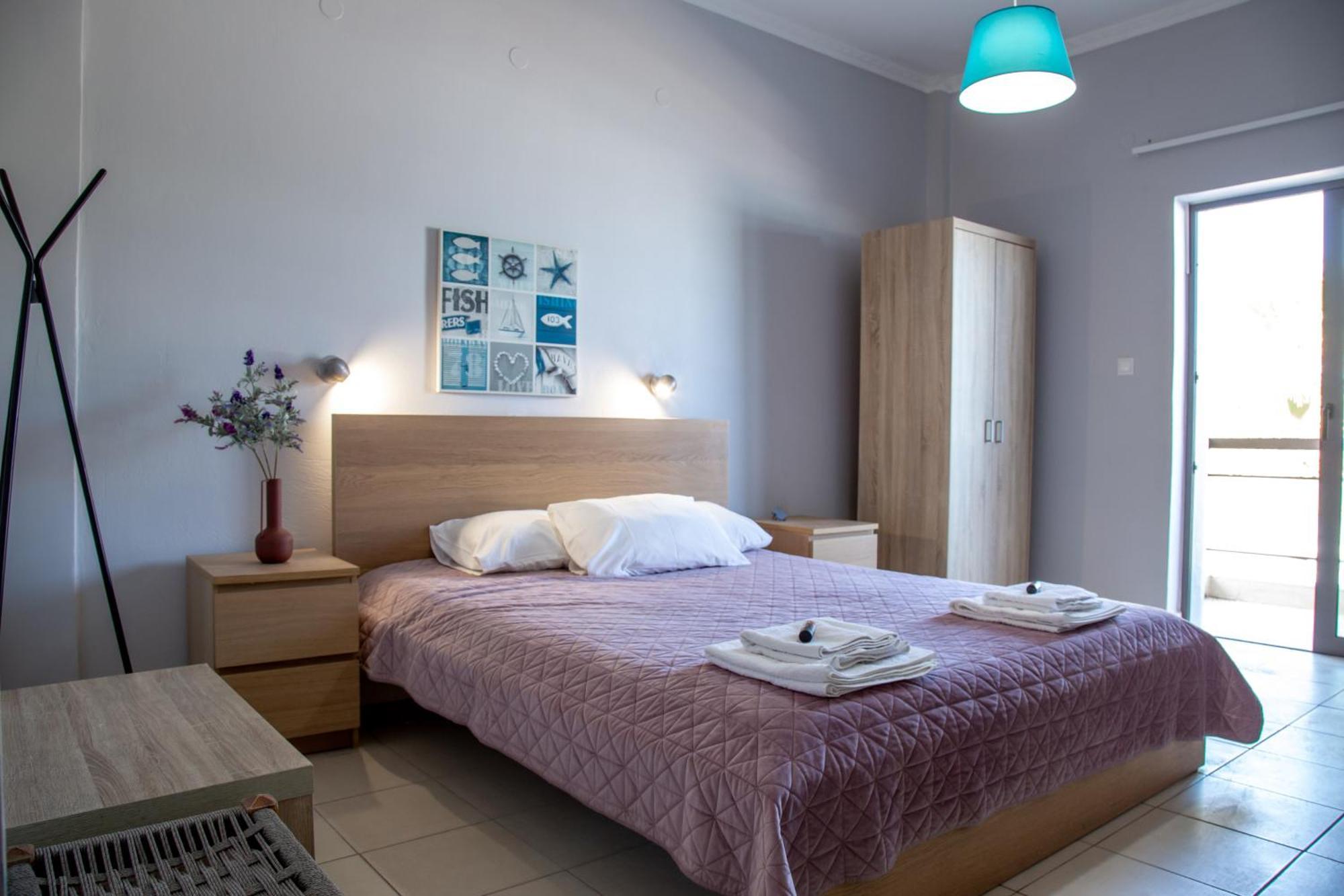 Nefeli Rooms Agia Marina Екстериор снимка