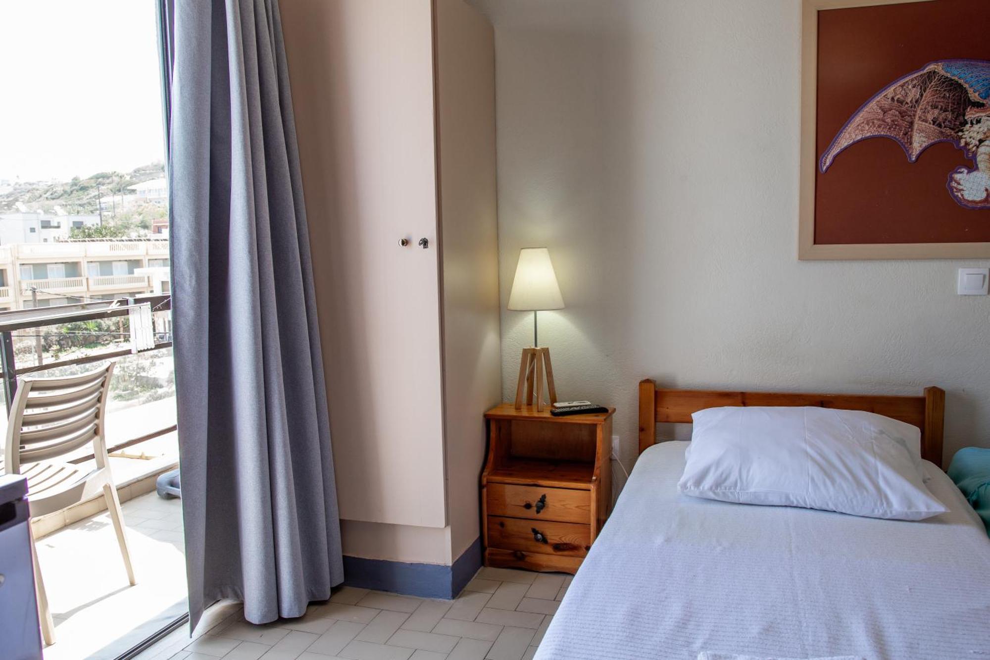 Nefeli Rooms Agia Marina Екстериор снимка
