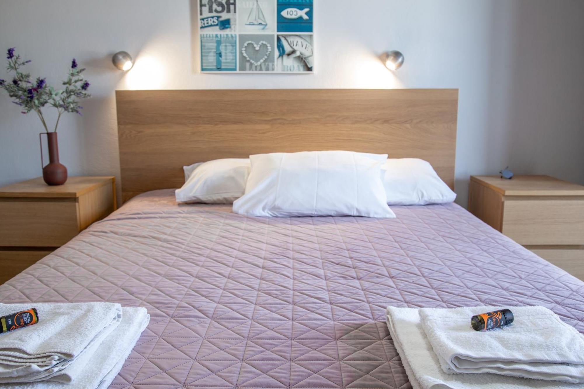 Nefeli Rooms Agia Marina Екстериор снимка