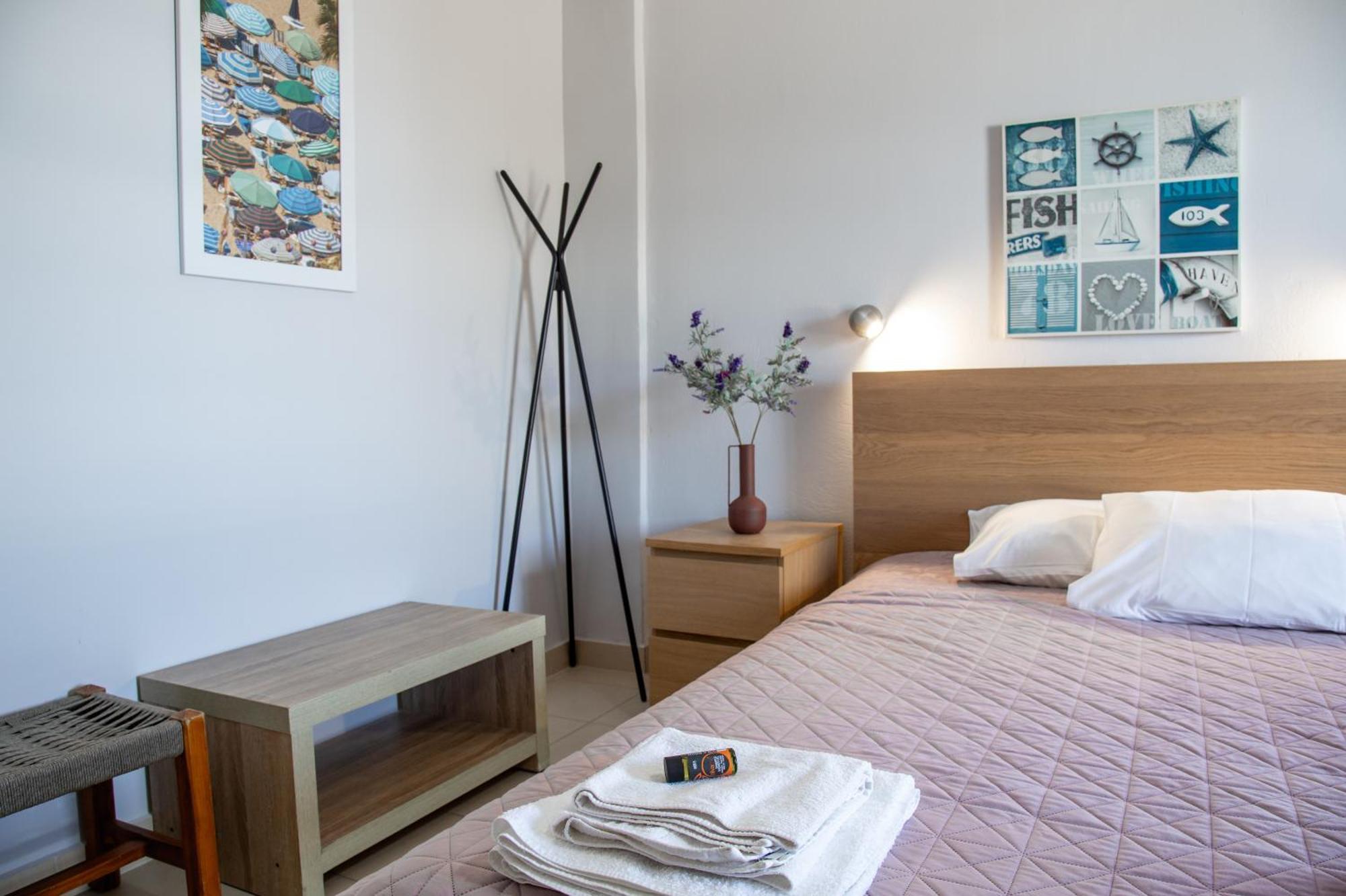 Nefeli Rooms Agia Marina Екстериор снимка