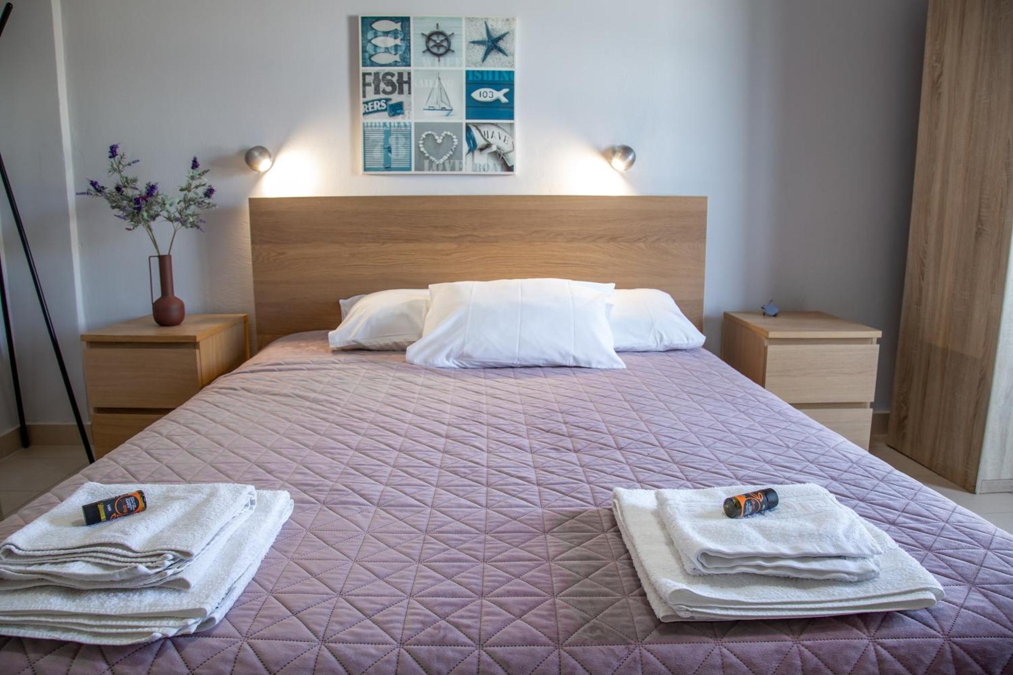Nefeli Rooms Agia Marina Екстериор снимка