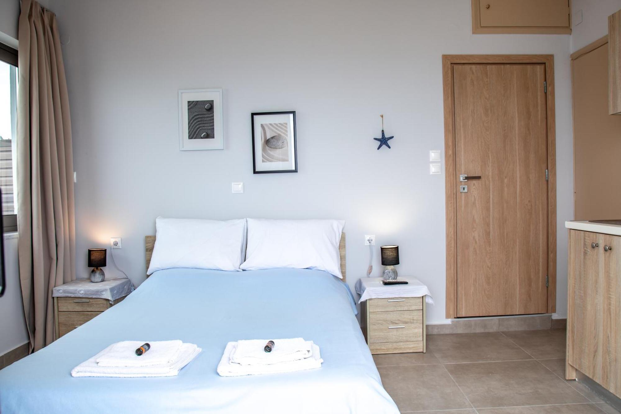Nefeli Rooms Agia Marina Екстериор снимка