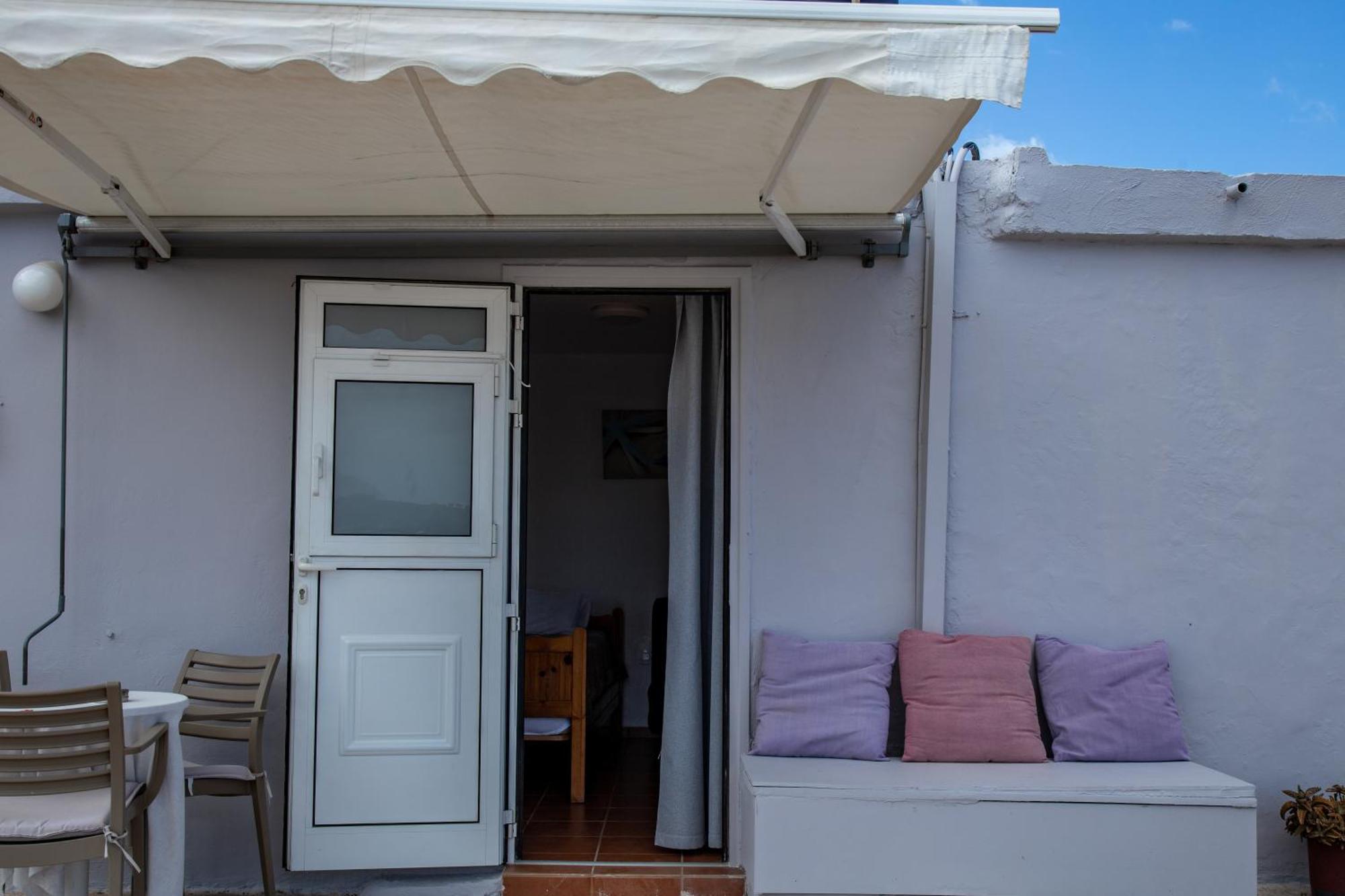 Nefeli Rooms Agia Marina Екстериор снимка