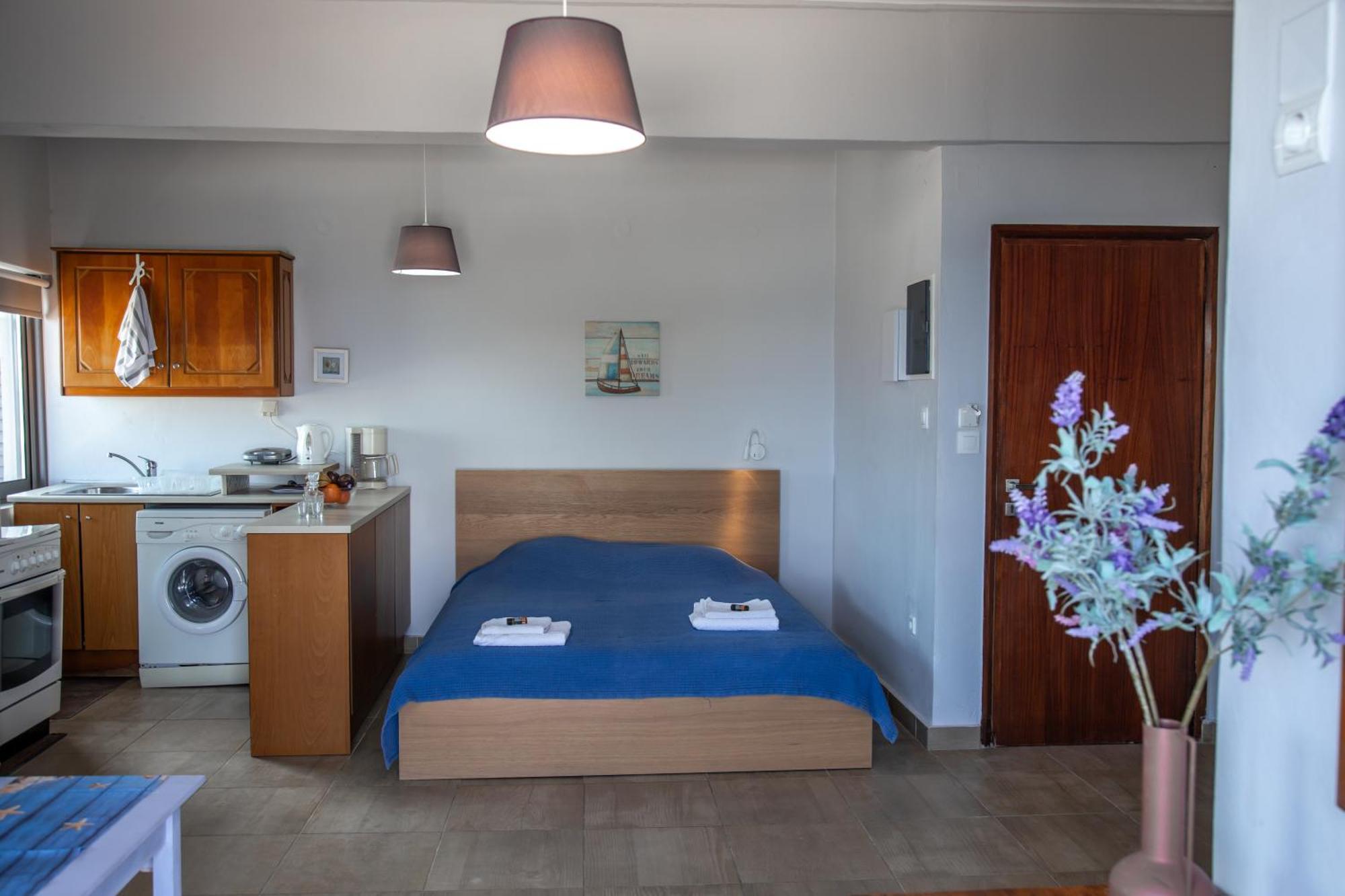 Nefeli Rooms Agia Marina Екстериор снимка