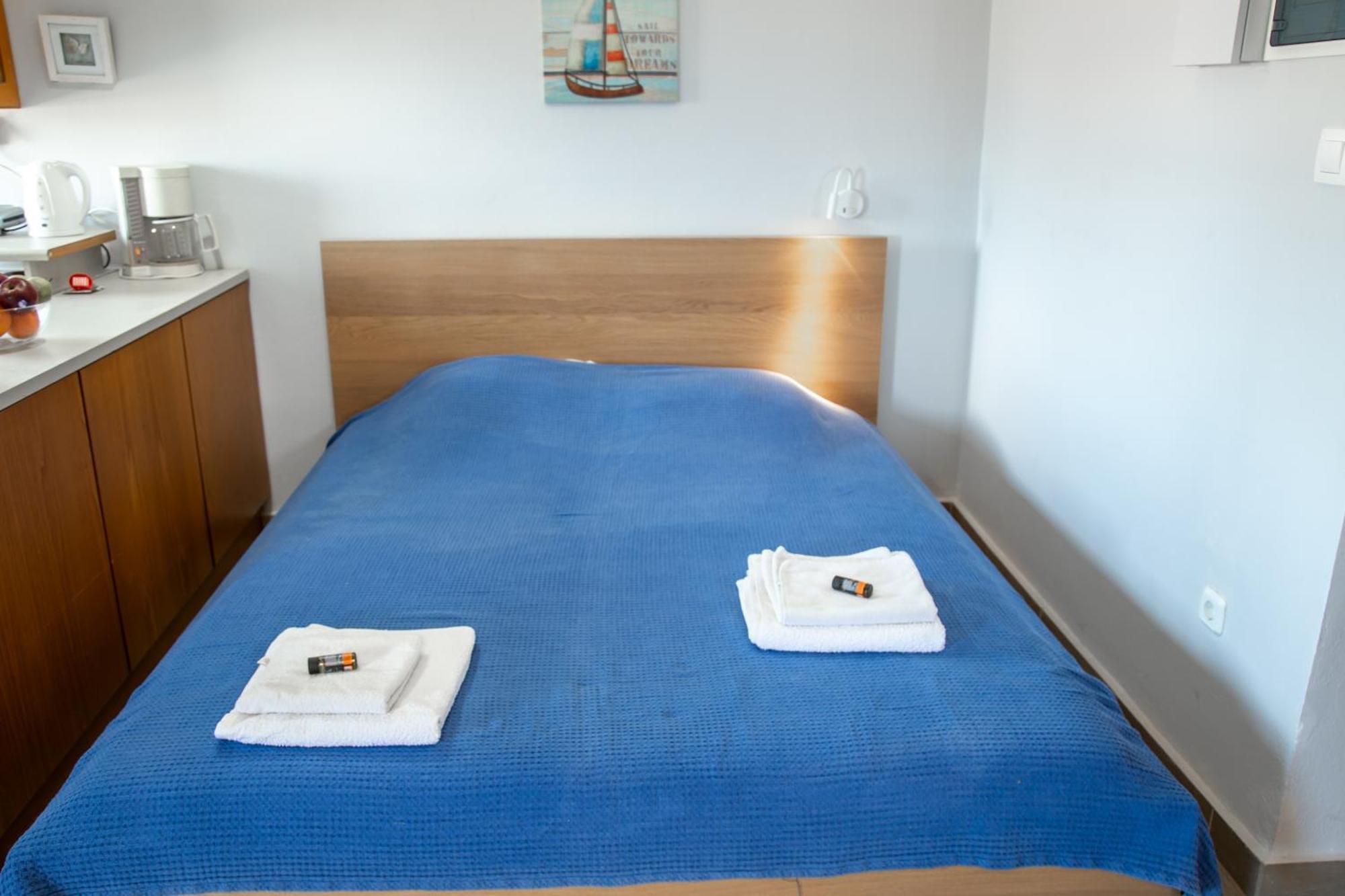 Nefeli Rooms Agia Marina Екстериор снимка