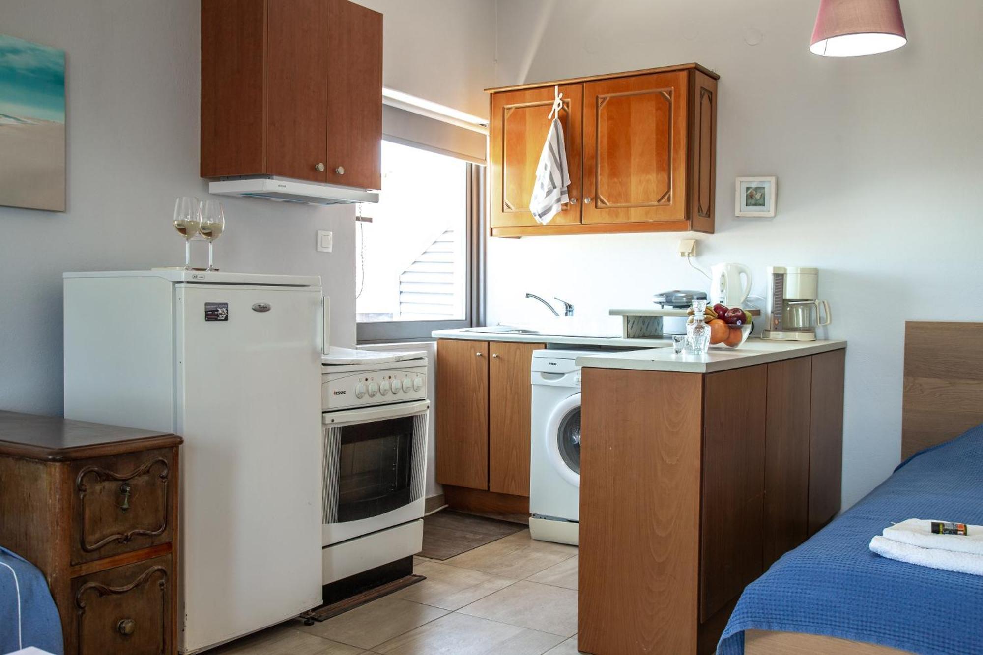 Nefeli Rooms Agia Marina Екстериор снимка