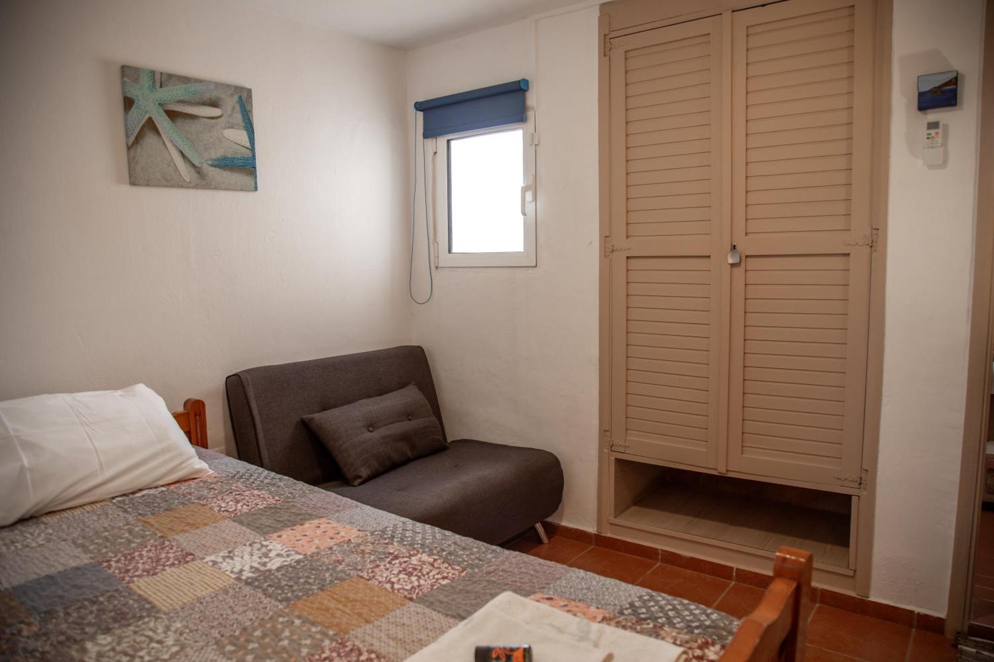 Nefeli Rooms Agia Marina Екстериор снимка