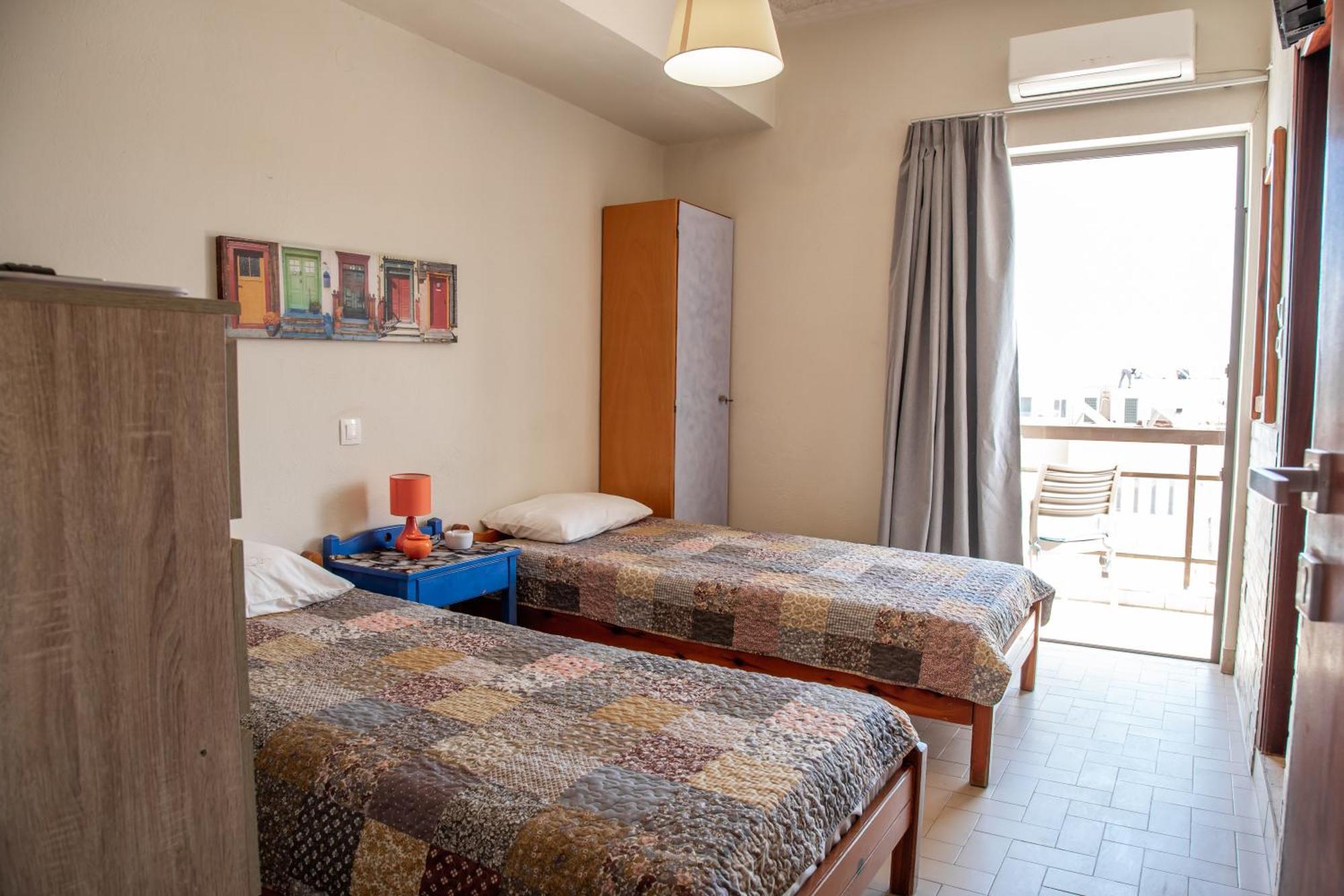 Nefeli Rooms Agia Marina Екстериор снимка