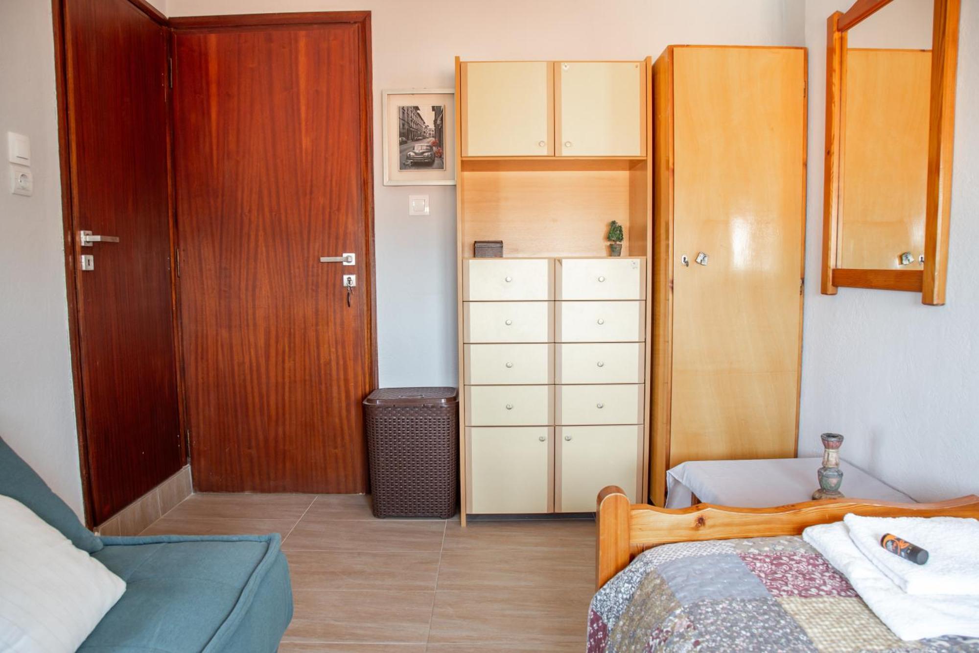 Nefeli Rooms Agia Marina Екстериор снимка