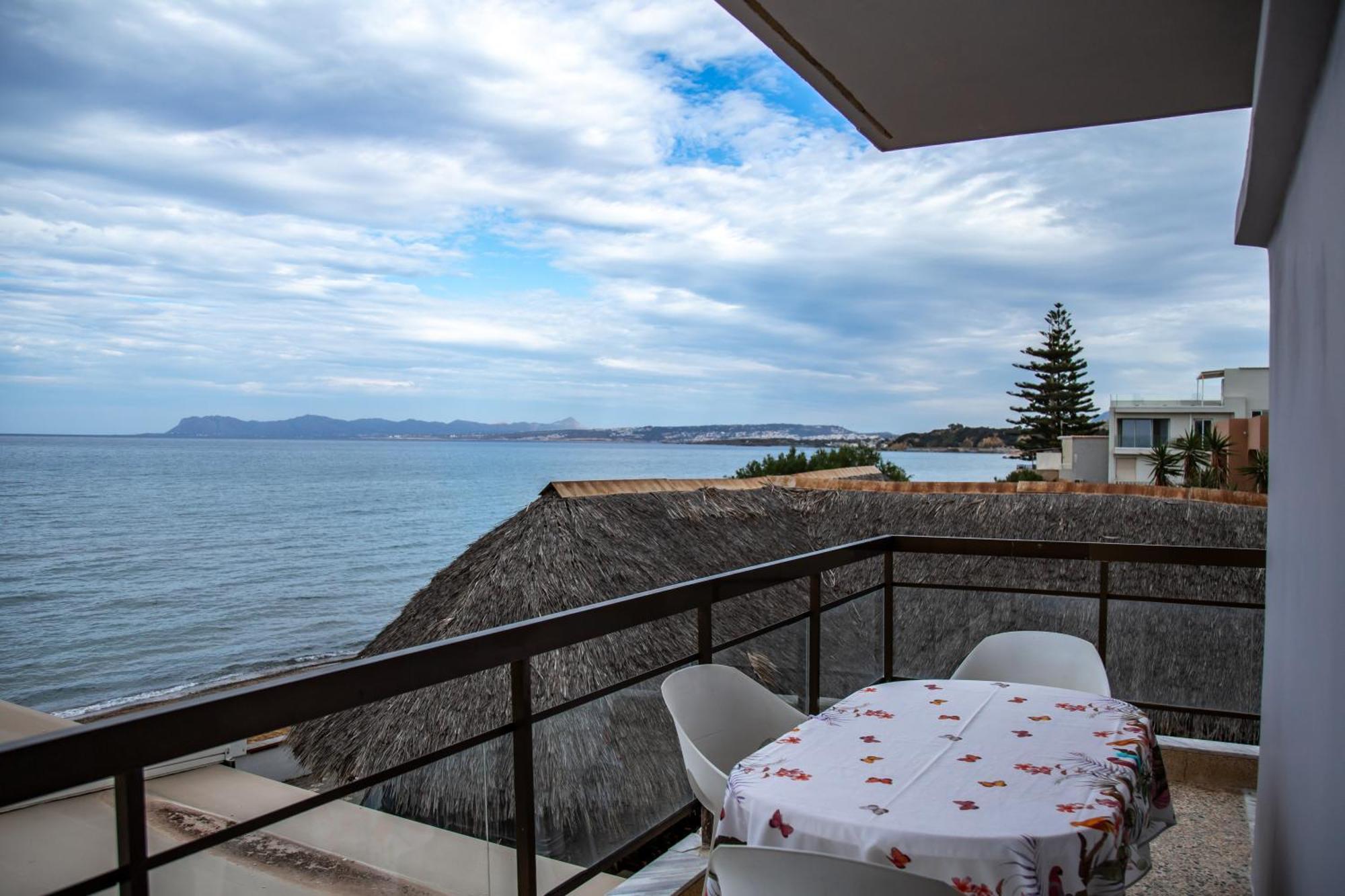 Nefeli Rooms Agia Marina Екстериор снимка