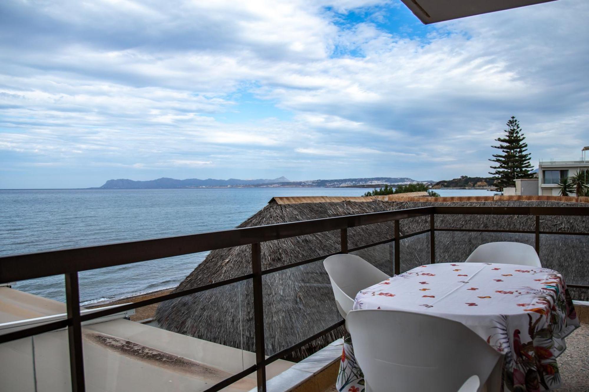Nefeli Rooms Agia Marina Екстериор снимка