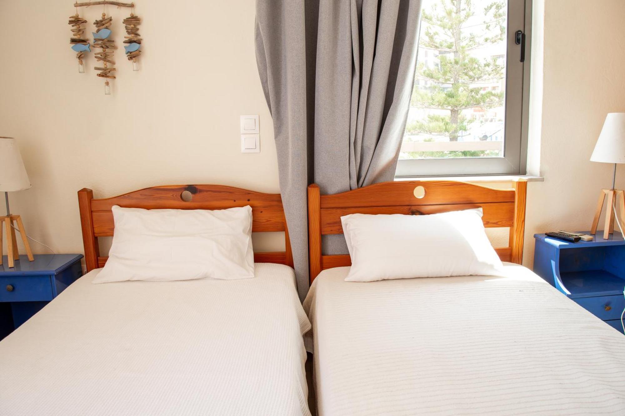 Nefeli Rooms Agia Marina Екстериор снимка