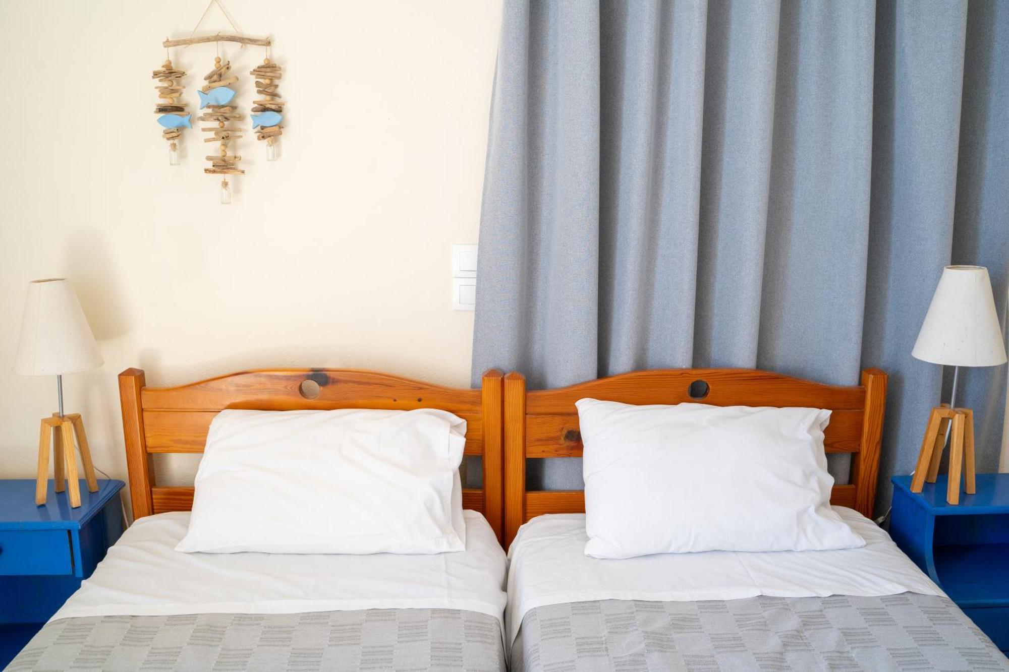 Nefeli Rooms Agia Marina Екстериор снимка