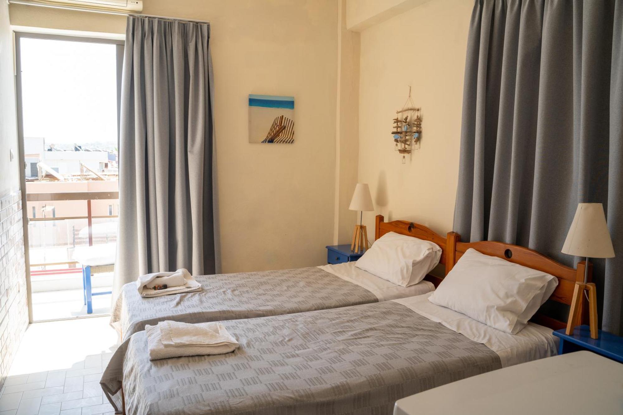 Nefeli Rooms Agia Marina Екстериор снимка