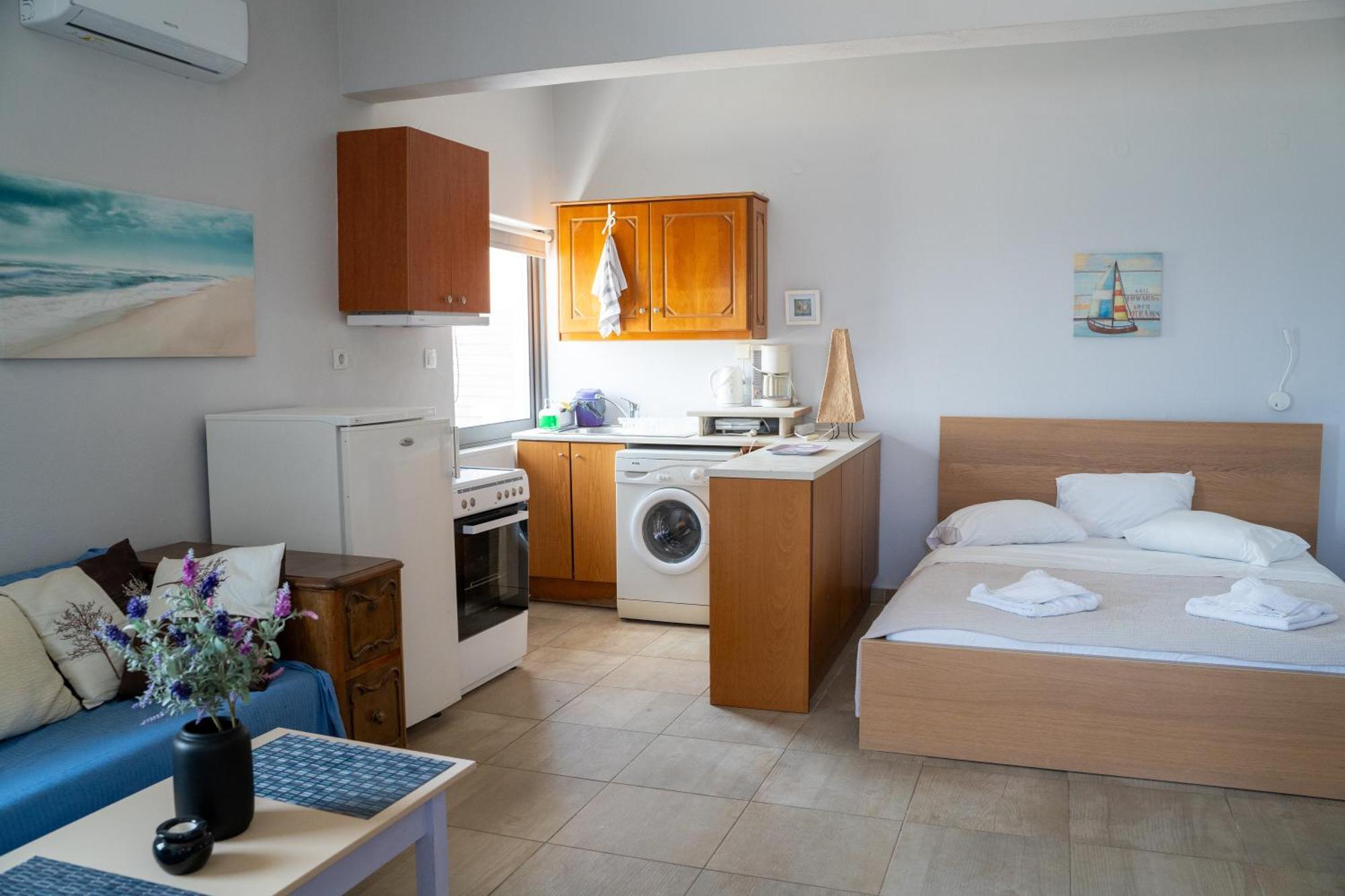 Nefeli Rooms Agia Marina Екстериор снимка