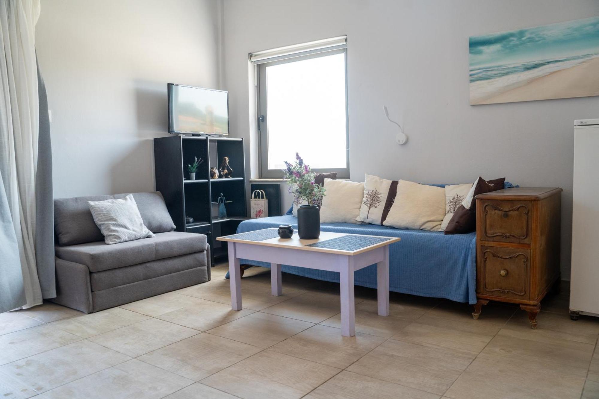 Nefeli Rooms Agia Marina Екстериор снимка