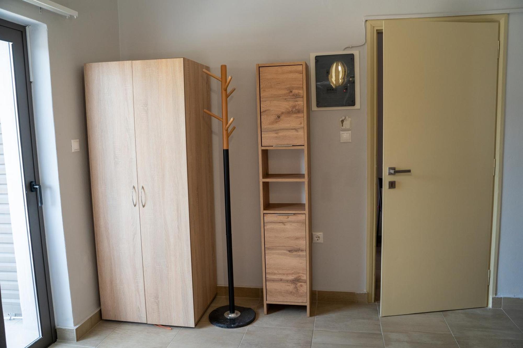 Nefeli Rooms Agia Marina Екстериор снимка