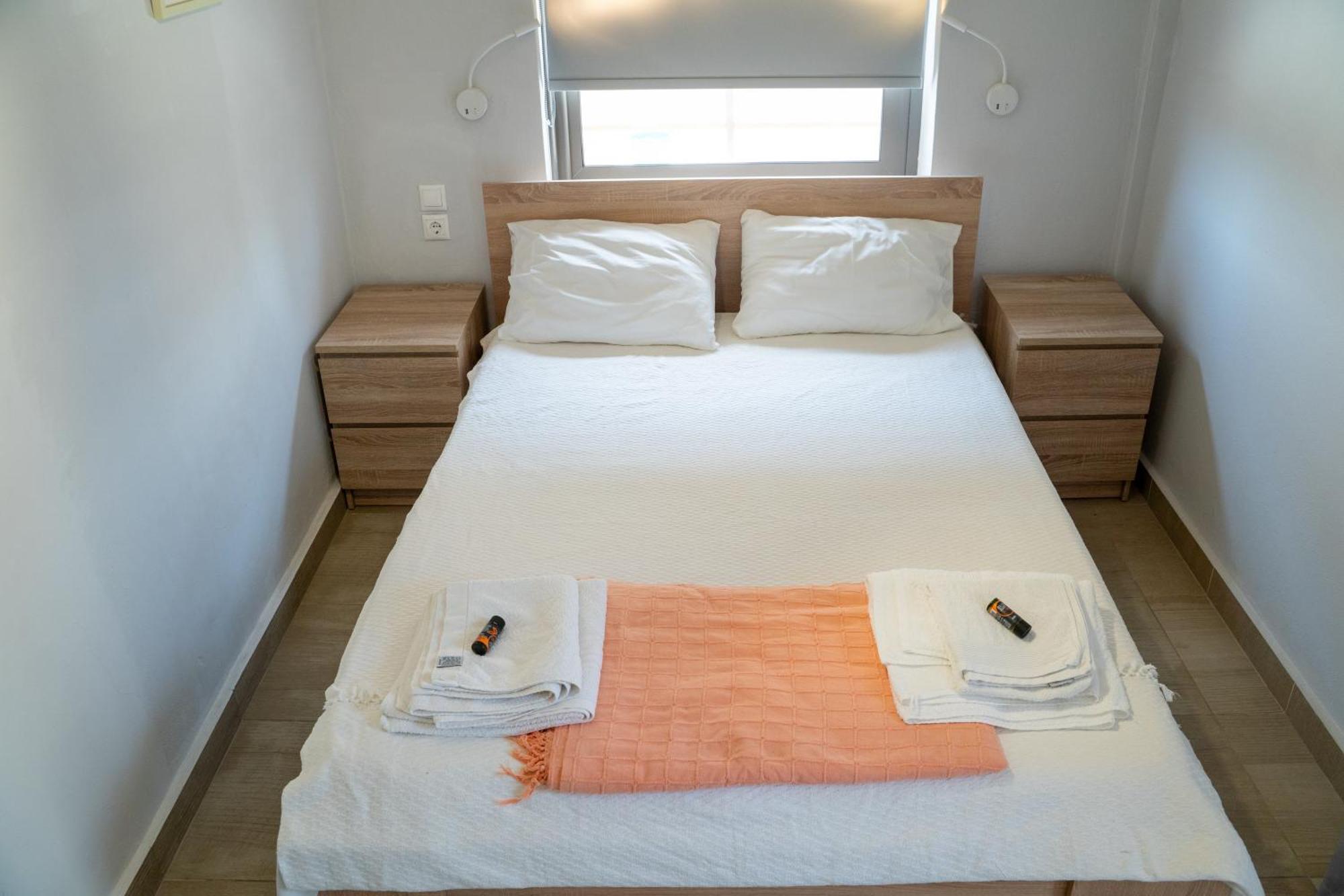 Nefeli Rooms Agia Marina Екстериор снимка