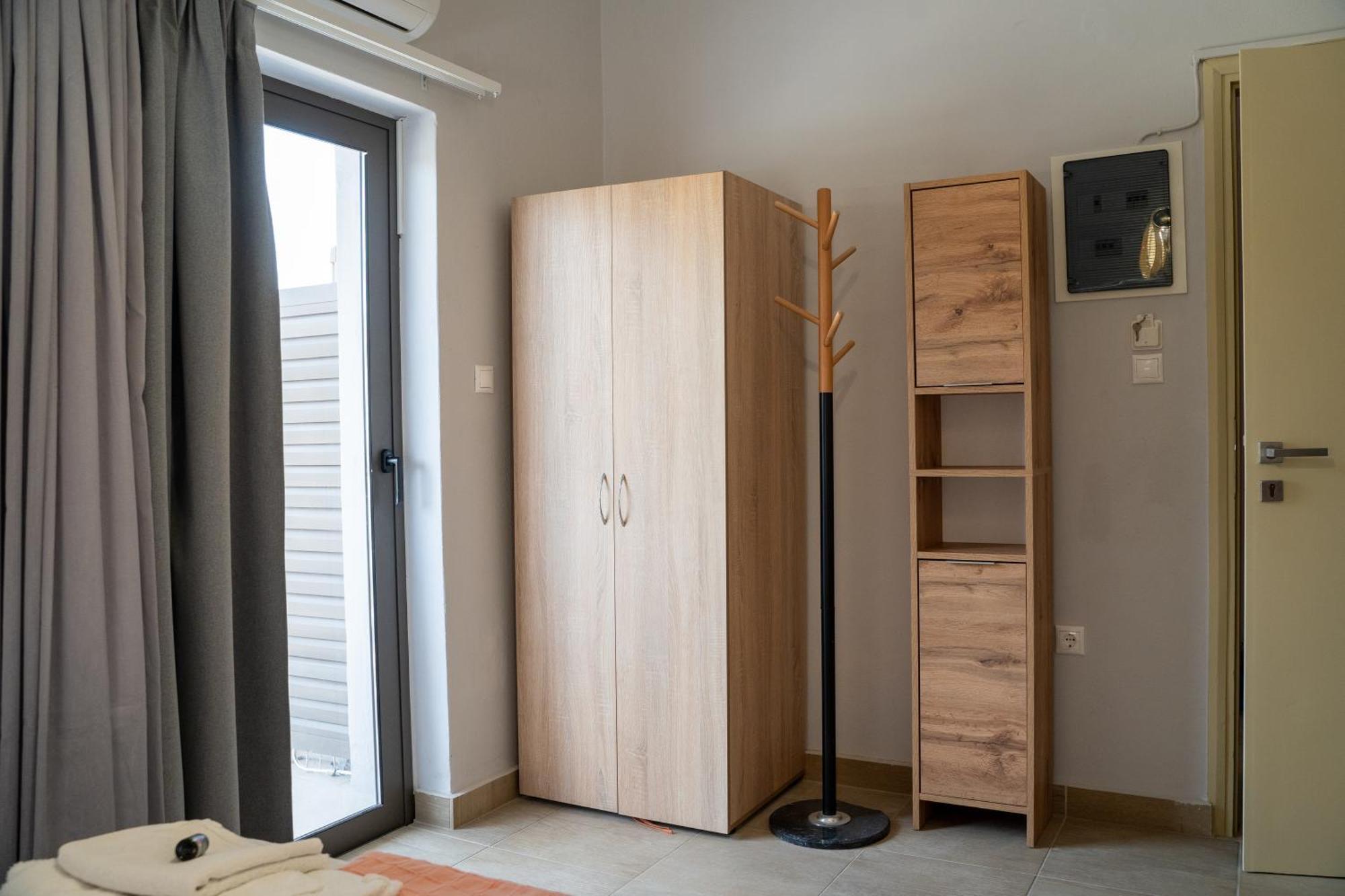 Nefeli Rooms Agia Marina Екстериор снимка