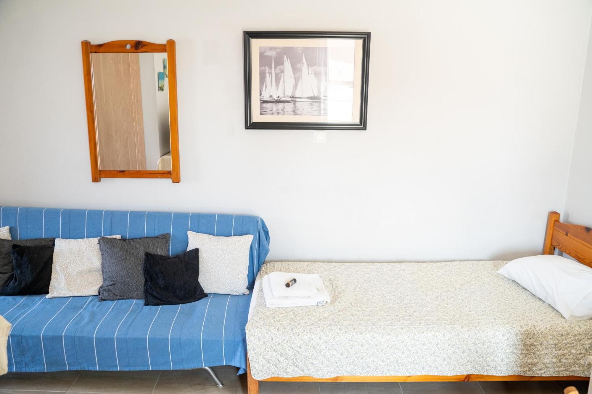 Nefeli Rooms Agia Marina Екстериор снимка